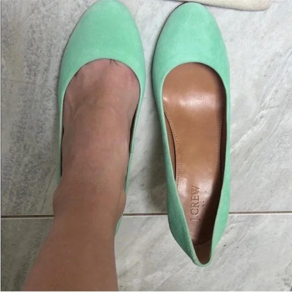 J. Crew | Women's size 7 Mint Green Suede Closed Toe Heels - Picture 9 of 9